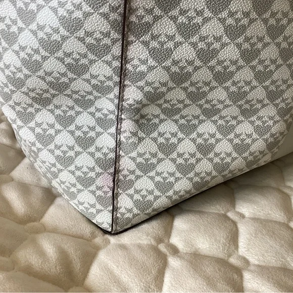 Kate Spade RARE EUC Classic Noel Print weekender tote bag with adjustable strap - Picture 14 of 16